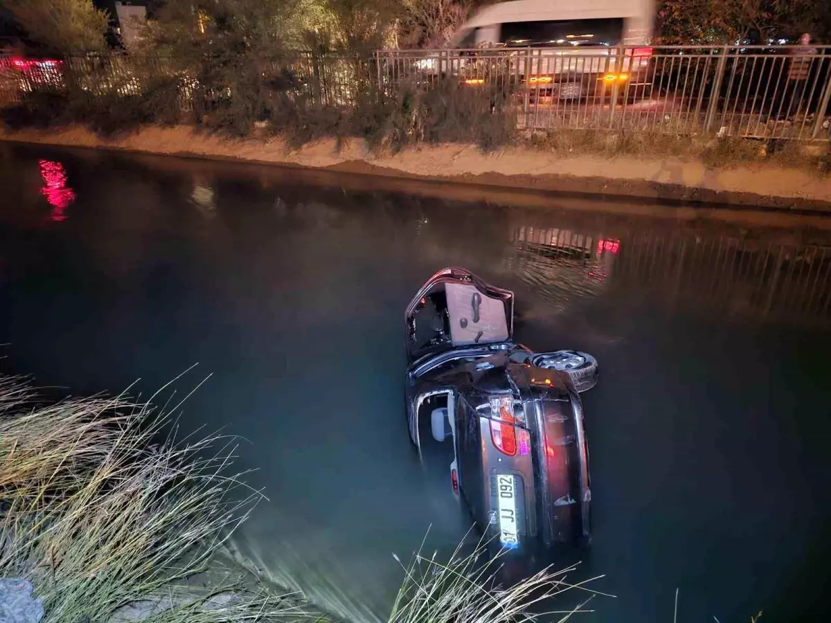Adana’da Kontrolden Çıkan Otomobil Sulama Kanalına Düştü