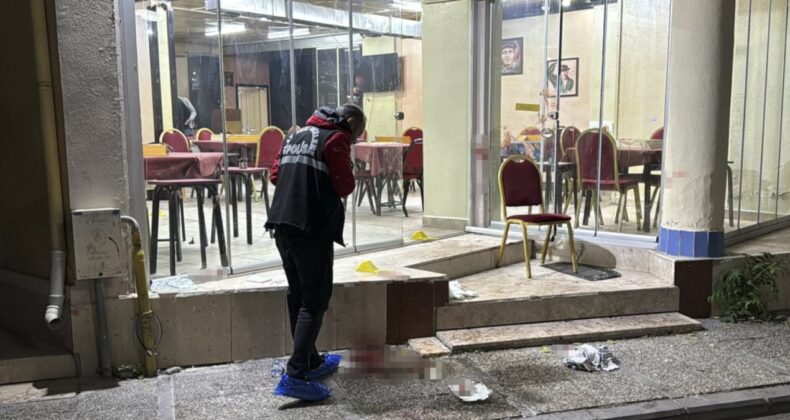 Bıçaklı kavgada dehşet anları: 3 kişi yaralandı