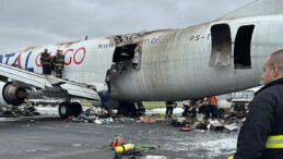 Boeing uçakları yanıyor: Biri kurtuldu diğeri hurda oldu