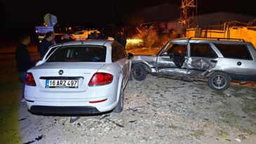 Bursa’da iki araç birbirine girdi: 6 kişi yaralandı