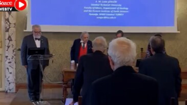 Celal Şengör İtalyanlara Atatürk için saygı duruşu yaptırdı