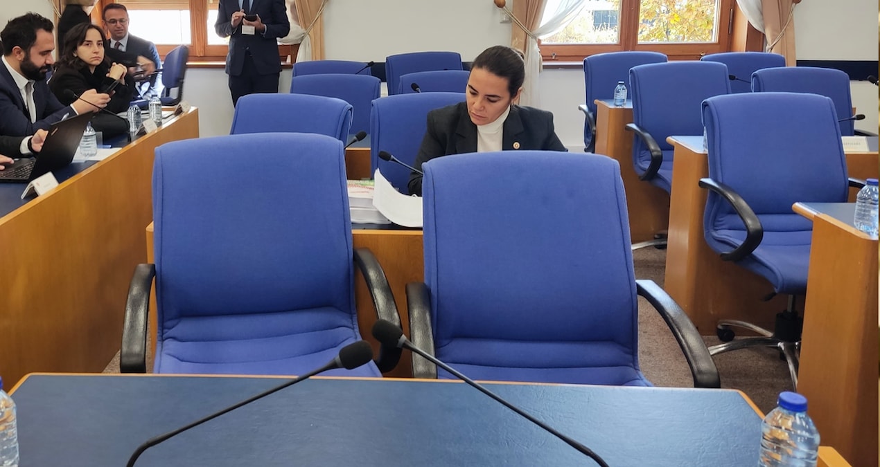 CHP’li vekillerden ‘Ahmet Özer’ tepkisi: Sandalyeleri boş kaldı