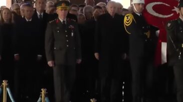 Devlet erkanı Anıtkabir’de