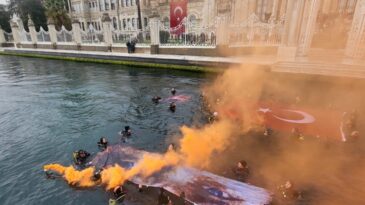 Dolmabahçe’de Ata’ya saygı dalışı gerçekleşti