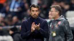 Giovanni van Bronckhorst yönetimden üç ismi istedi