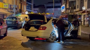 İş yerini kurşunladılar! Otomobille kaçarken kaza yaptılar