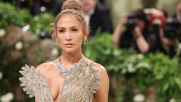 Jennifer Lopez’den ABD’li Latinlere ‘oy verin’ çağrısı