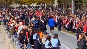 Kadıköy sahilinde 10 Kasım Ata’ya saygı zinciri