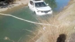 Köpeğe Çarpmamak İçin Manevra Yapan Sürücü Sulama Kanalına Düştü