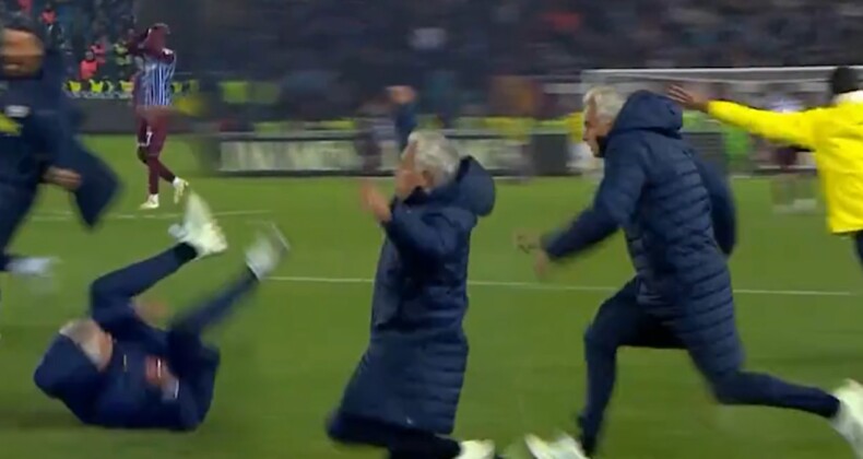 Mourinho çıldırdı! 90+12’de kendini yerlere attı…
