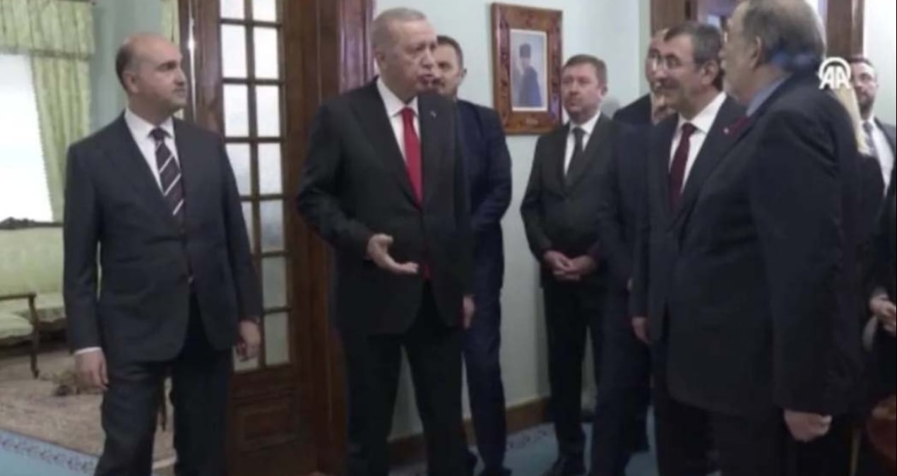 Müzede Atatürk’ün fotoğrafını gören Erdoğan, hemen Murat Bardakçı’ya döndü