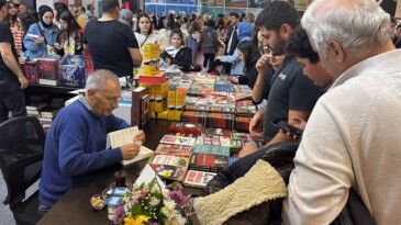 Saygı Öztürk’ün imza gününe büyük ilgi