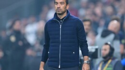 Van Bronckhorst şoke oldu: Hiç böyle görmedim!