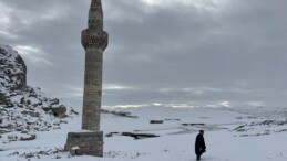 Ağrı’da sular altında kalan cami yeniden gün yüzüne çıktı