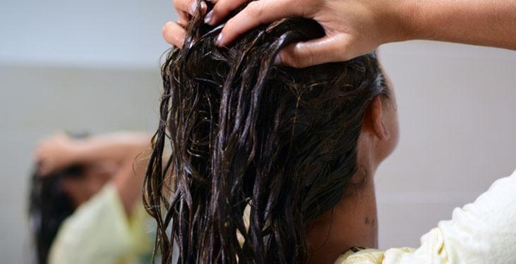 2 malzeme, 10 dakika! Evde yapılan bu maske saçları ipek gibi yapıyor