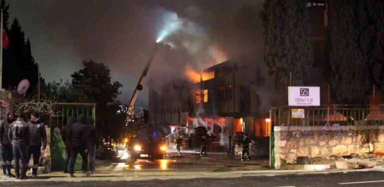 Adana’da fabrika yangını