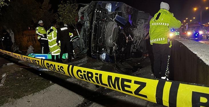 Adana’da otobüs devrildi! 8 kişi yaralandı