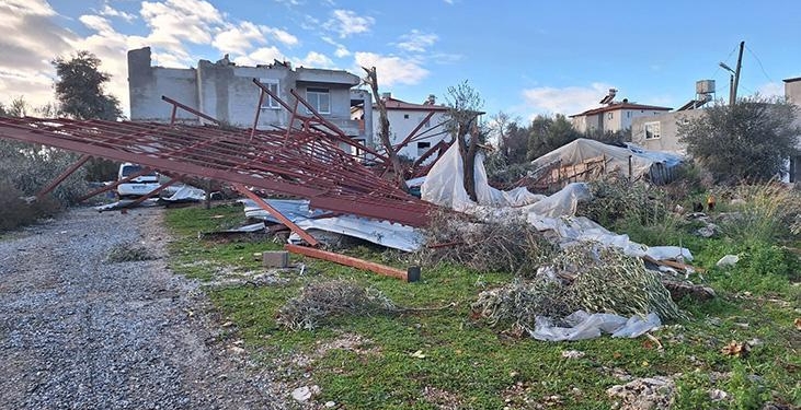 Antalya’da hortumun neden olduğu zarar, gün ağardığında ortaya çıktı