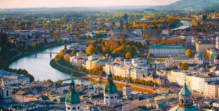 Avusturya Hakkında Bilgiler; Avusturya Bayrağı Anlamı, 2026 Nüfusu, Başkenti, Para Birimi Ve Saat Farkı