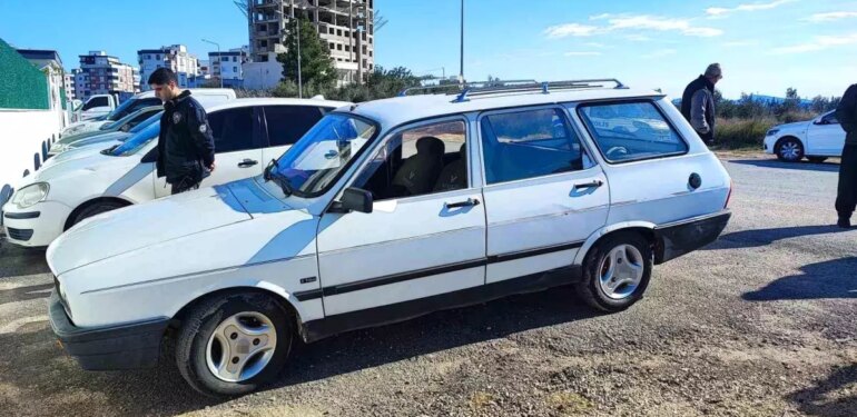Aynı otomobil üç kez hırsızların hedefi oldu: Önce teybi sonra aküsü ardından komple çalındı