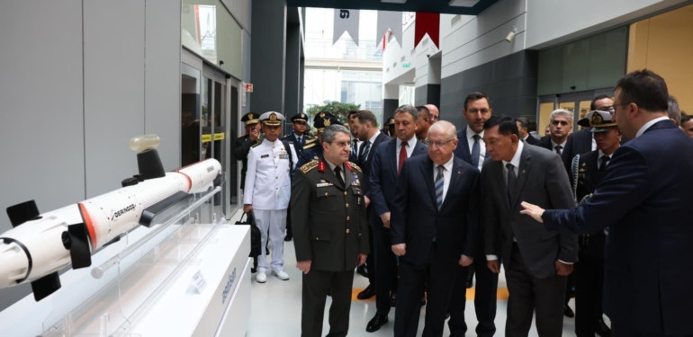 Bakan Güler, Endonezyalı mevkidaşı ile ASELSAN’ı ziyaret etti