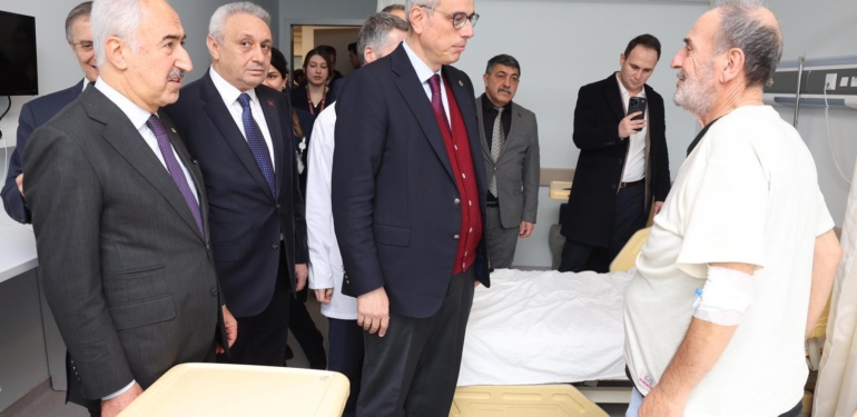 Bakan Memişoğlu, Esenyurt’ta yapımı tamamlanan hastaneyi ziyaret etti