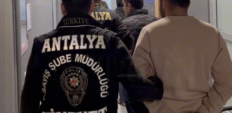 Bakan Yerlikaya, Antalya’da 10 yıl önce işlenen faili meçhul kadın cinayetinin aydınlatıldığını duyurdu