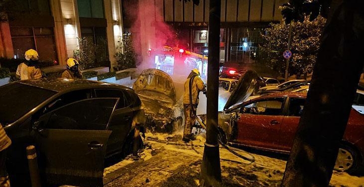 Beşiktaş’ta 4 otomobil alev alev yandı!