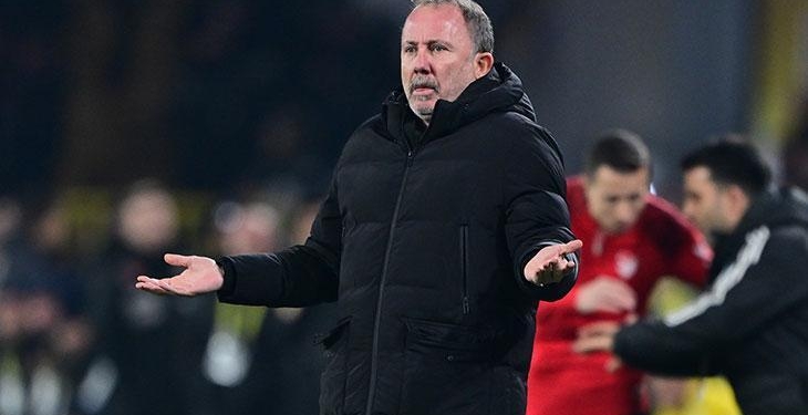 Beşiktaş’ta stoper, orta saha ve golcü ısrarı! Sergen Yalçın’ın talepleri belli oldu