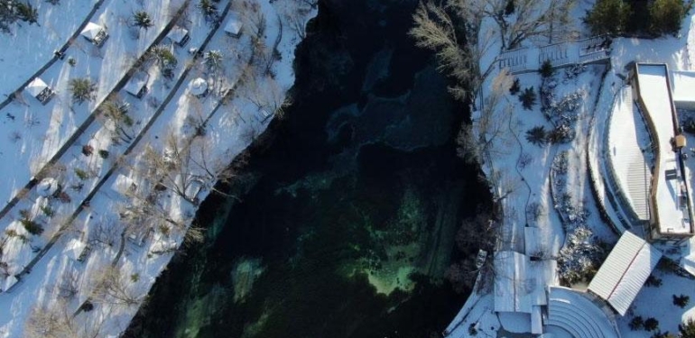 Bir kent buz tuttu! Eksi 30 derecede bile donmayan tek yer