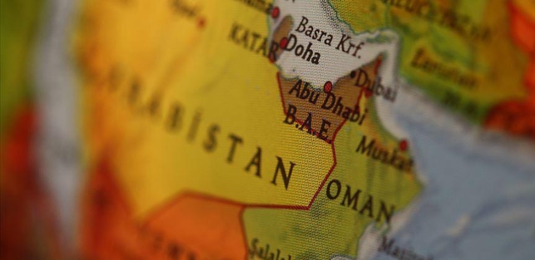 Birleşik Arap Emirlikleri Hakkında Bilgiler; Bayrağının Anlamı, 2026 Nüfusu, Başkenti, Para Birimi Ve Saat Farkı