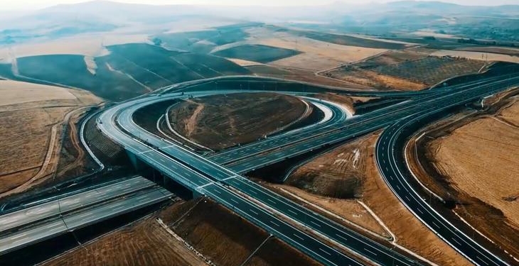 Bölünmüş yollarda 30 bin kilometrelik dev eşik aşıldı