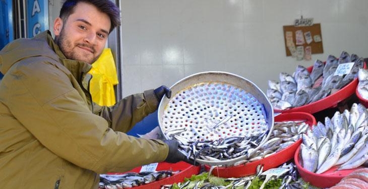 Bu yıl tezgahların yıldızı hamsi oldu