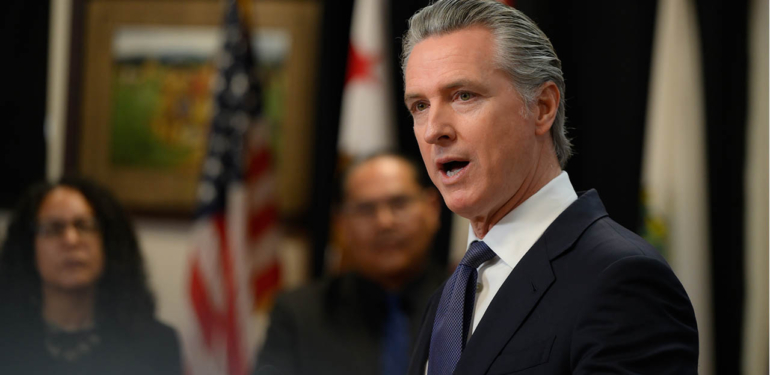 California Valisi, Trump’ı hedef aldı. “İç savaş çıkarmaya çalışıyor”