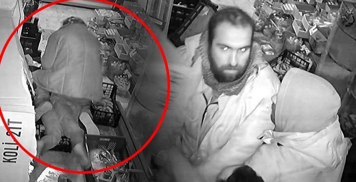 Dehşete düşüren görüntü! 11 yaşındaki küçük kızı bıçakladı, esnaf kurtardı