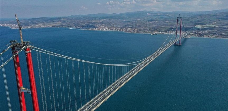 Dev gemi Boğaz’ı kilitledi! Çanakkale çift yönlü kapandı