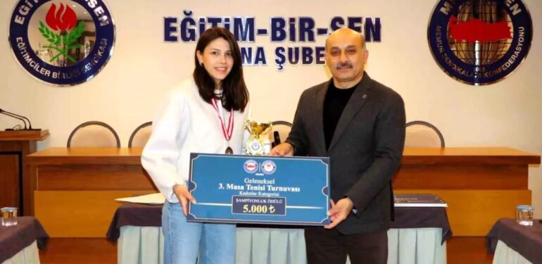 Eğitim-Bir-Sen’den ödüllü 2. Masa Tenisi Turnuvası: Adana’da raketler dostluk için sallandı