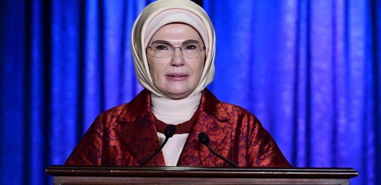 Emine Erdoğan, Palet Türk Müziği İlkokulu’nu ziyaretinde konuştu