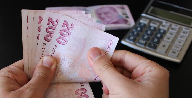 En düşük emekli aylığı sonrası gözler maaşlarda! Zam farkları bu aya yetişir mi?