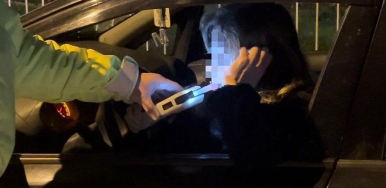 ‘Eşim gelmeden araçtan inmem’ diyen kadın ekipleri bile şoke etti