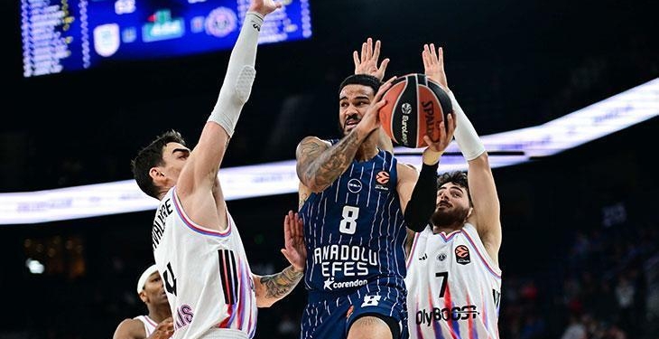 Euroleague’de Anadolu Efes, Paris Basketbol’a mağlup oldu