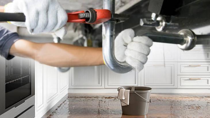 Evlerdeki gizli su sorunu böyle başlıyor! Masraf korkusu yok, sızdırmaya son