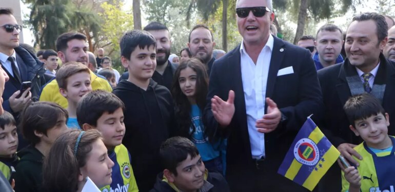 Fenerbahçe Başkanı Sadettin Saran, Okul Ziyaretinde Çocuklarla Buluştu