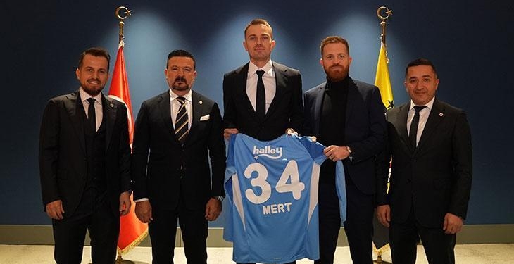Fenerbahçe, Mert Günok’a hoş geldin dedi! ‘Hocamızın istediği bir kaleciydi’