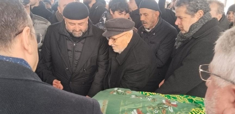 Gazeteci Cüneyt Özdemir’in annesi Çorum’da son yolculuğuna uğurlandı