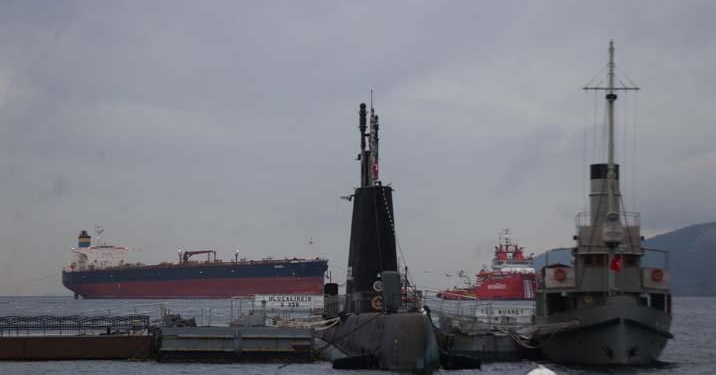 Günlerce karaya oturmuştu! Dev ham petrol tankeri, Yalova’ya çekiliyor