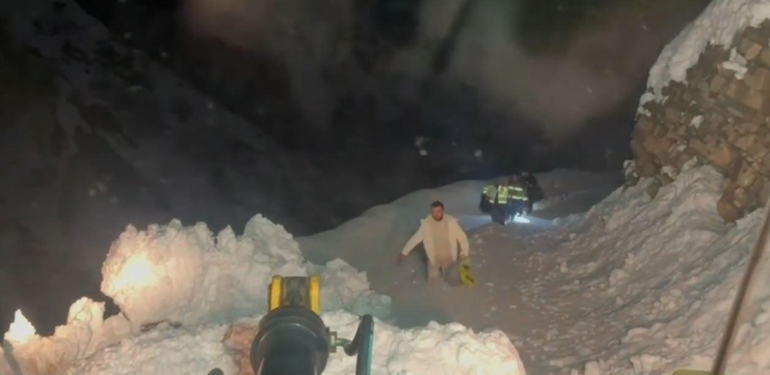 Hakkari’deki maden ocağı şantiyesinde mahsur kalan 8 işçi kurtarıldı