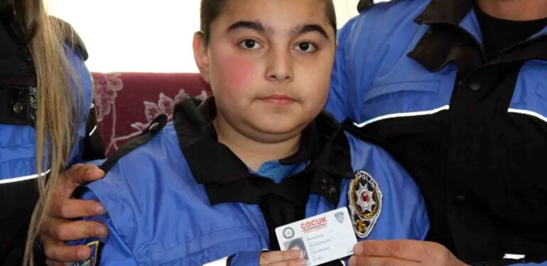 Hayaline kavuştu polis oldu