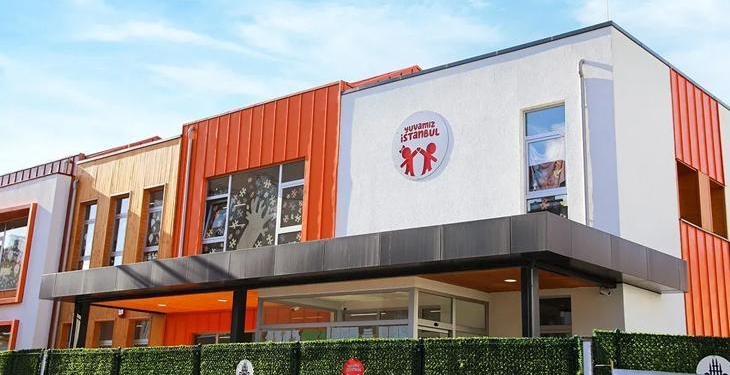 İBB’nin çocuk etkinlik merkezinde polis ekiplerince inceleme