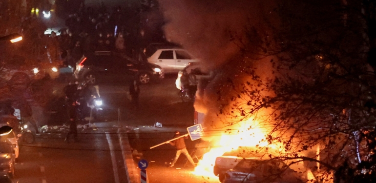 İran’daki internet kesintisi “bilgi savaşı” çıkardı